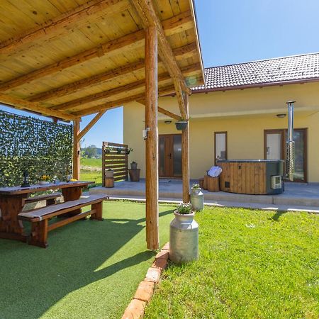 Kuca Trota - Sauna, Hot Tub Otocac Bagian luar foto
