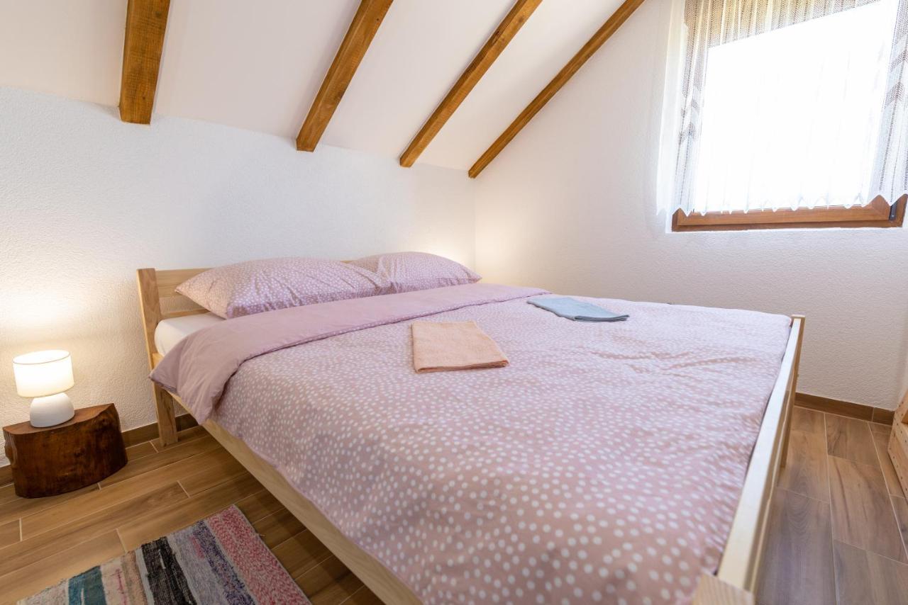 Kuca Trota - Sauna, Hot Tub Otocac Bagian luar foto