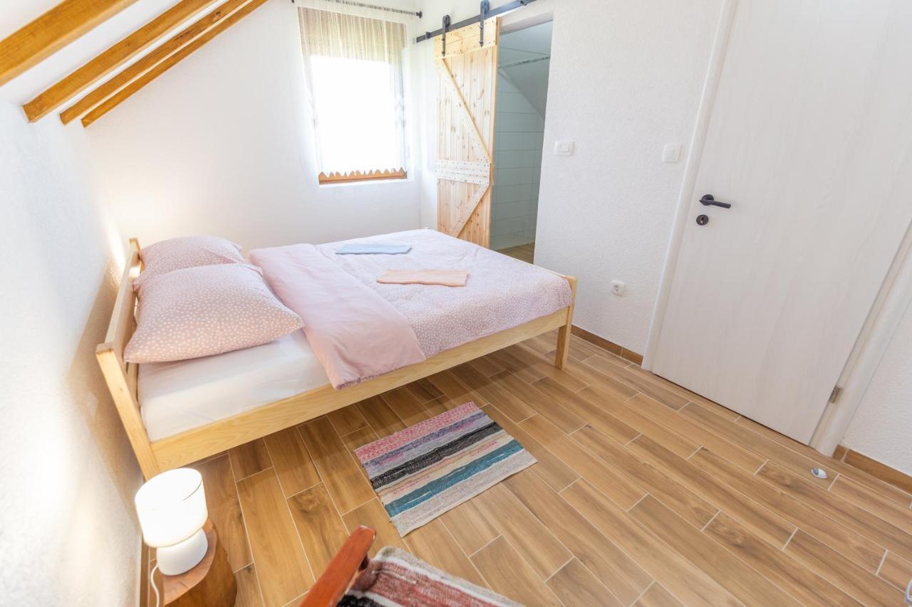 Kuca Trota - Sauna, Hot Tub Otocac Bagian luar foto
