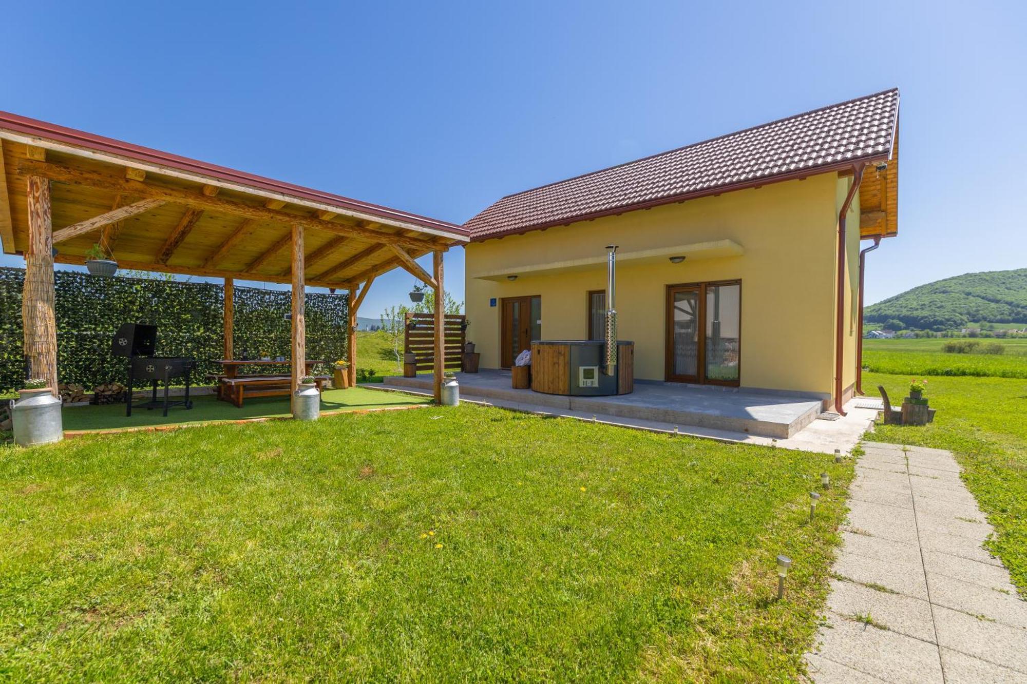 Kuca Trota - Sauna, Hot Tub Otocac Bagian luar foto