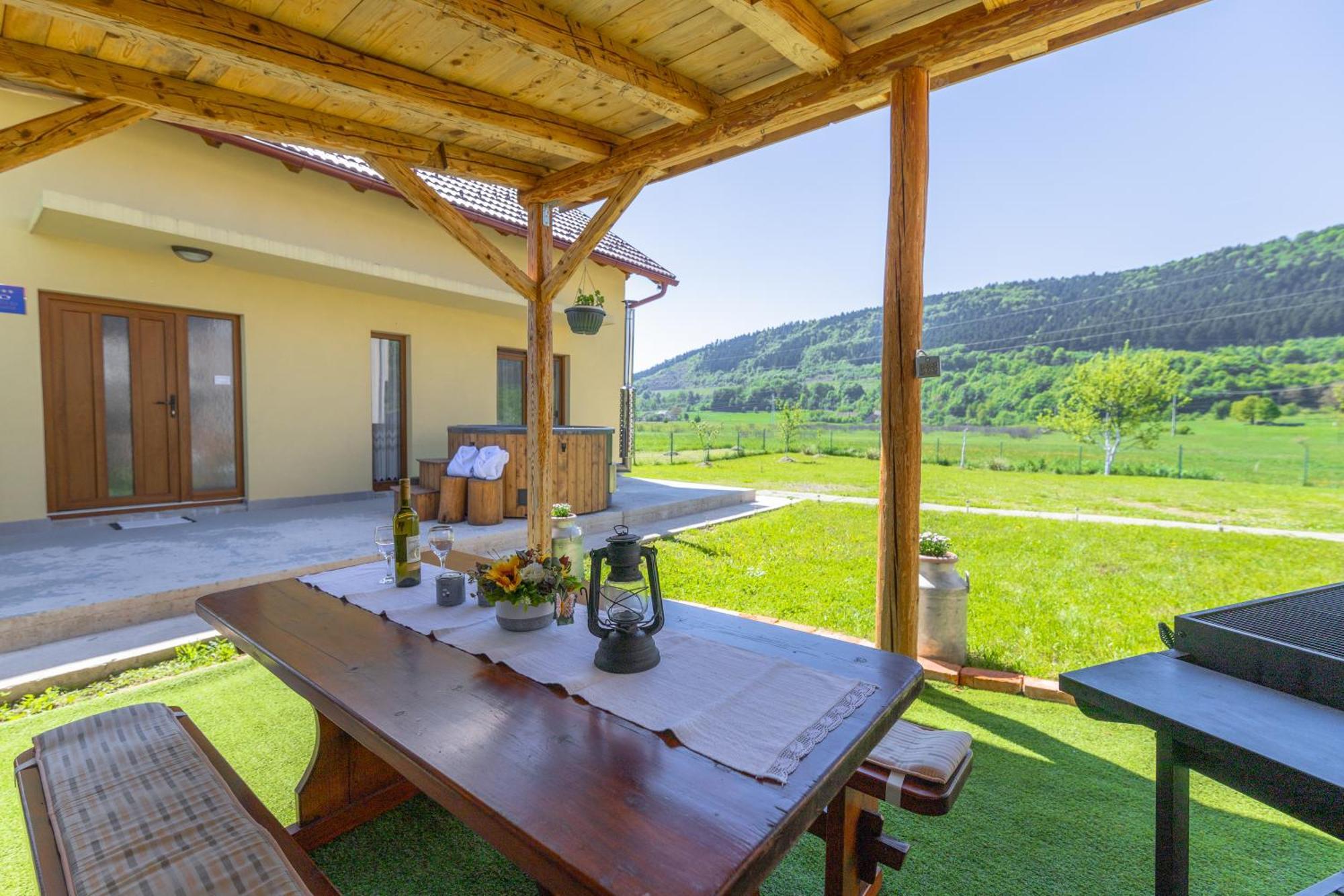 Kuca Trota - Sauna, Hot Tub Otocac Bagian luar foto
