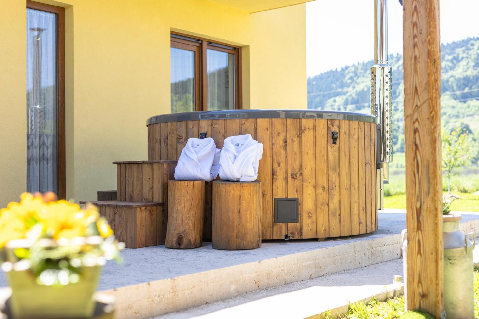 Kuca Trota - Sauna, Hot Tub Otocac Bagian luar foto