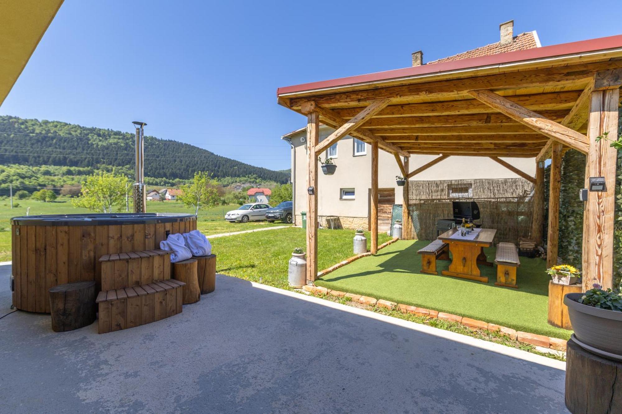 Kuca Trota - Sauna, Hot Tub Otocac Bagian luar foto