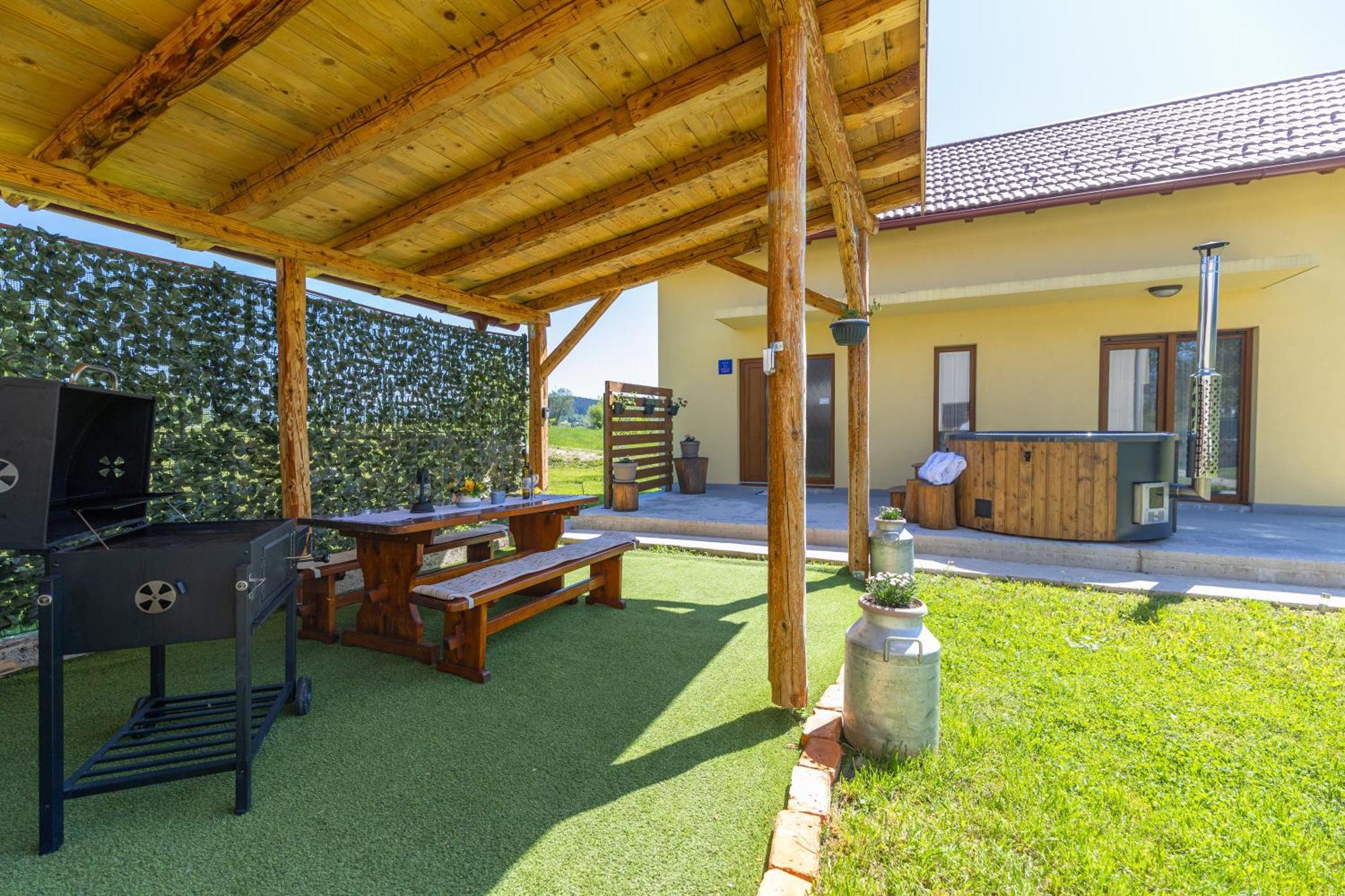 Kuca Trota - Sauna, Hot Tub Otocac Bagian luar foto