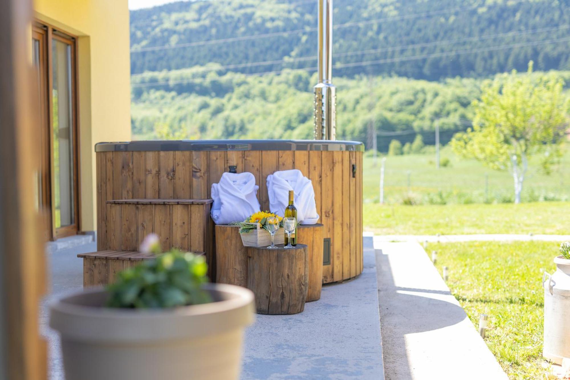 Kuca Trota - Sauna, Hot Tub Otocac Bagian luar foto